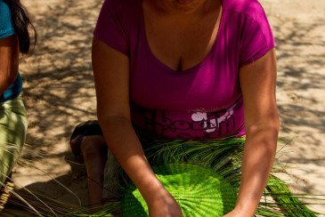 Peruvian Women Weaving Hats, Catacaos, Piura